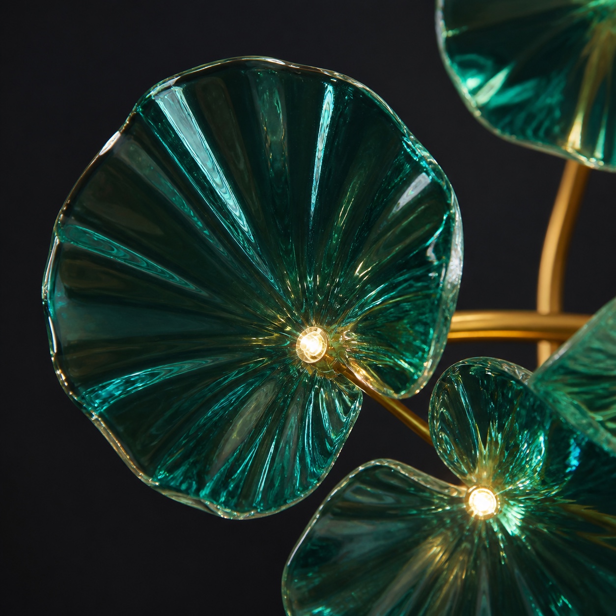 Verdelle Sculptural Glass Chandelier detail